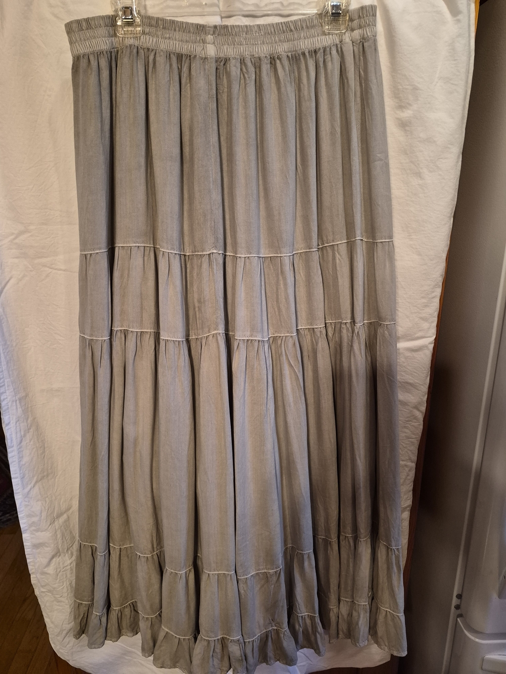 American Eagle Outfitters Tiered Maxi Skirt in Light Khaki Size Large